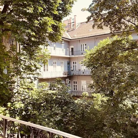 Chestnut - A Charming And Warm Feel Place Apartment *